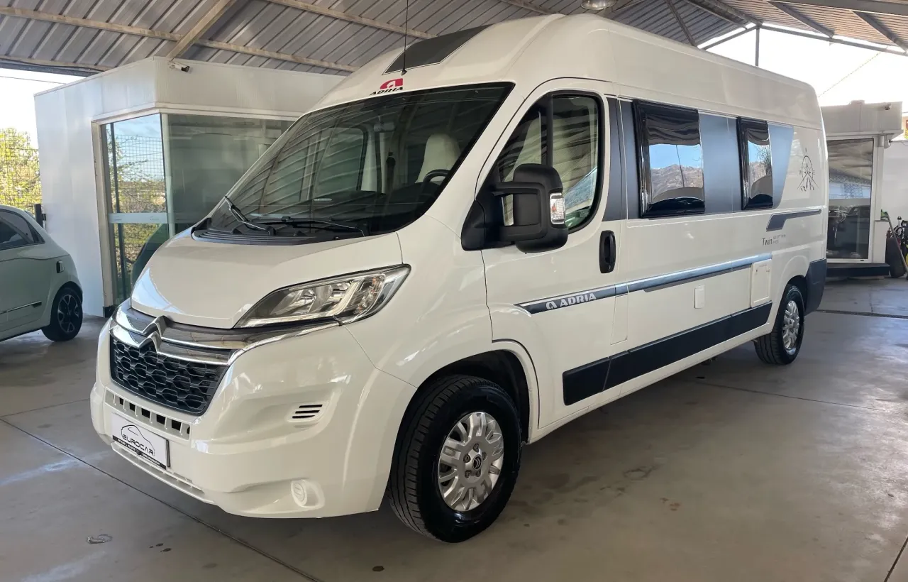Adria Twin 600 SPT Family - Autocaravana Venda Aluguer Caravanas