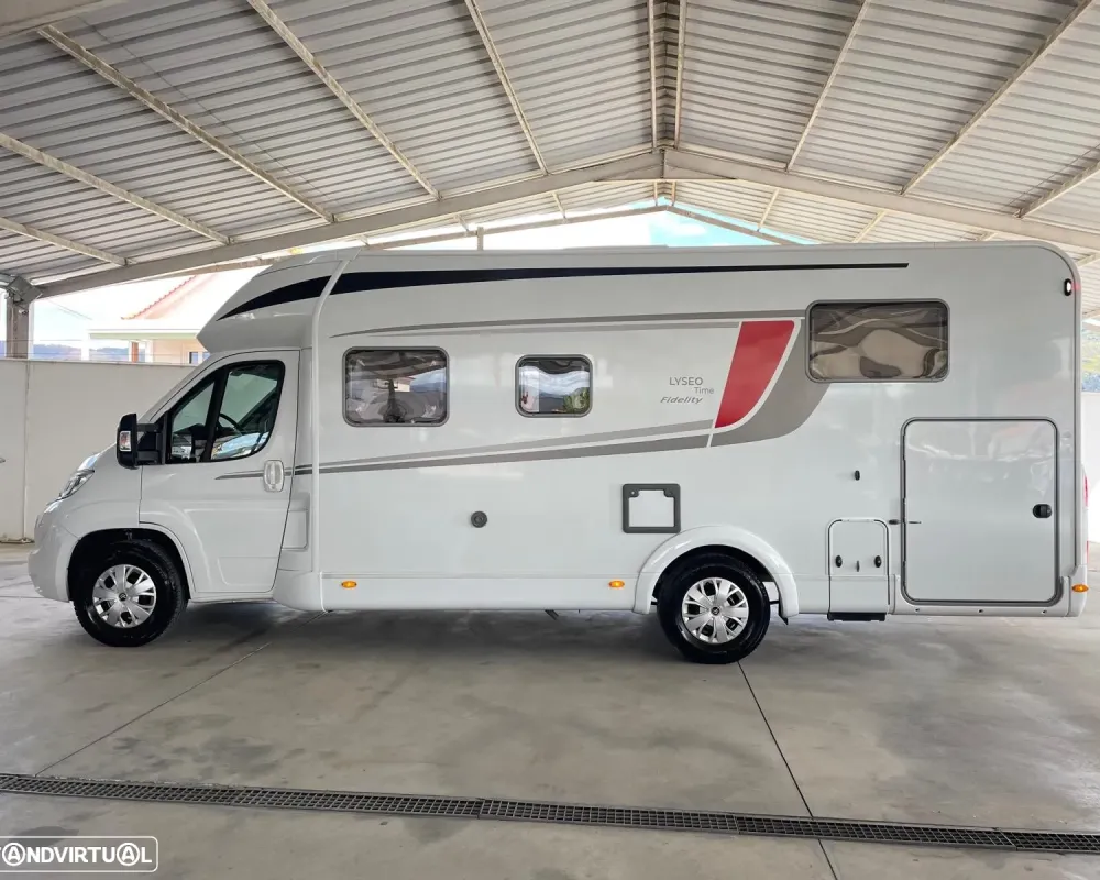 Burstner Lyseo Time Fidelity - Autocaravana c/Camas Central e Elevatória Venda Aluguer Caravanas